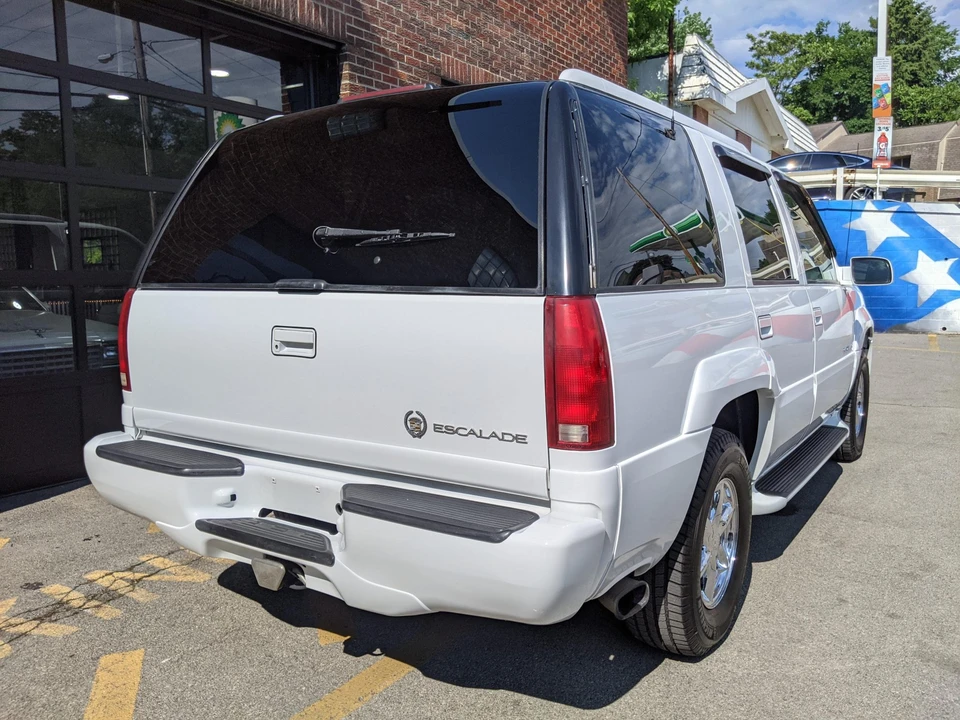 2000 Cadillac Escalade 1st Gen - Image 23 of 31