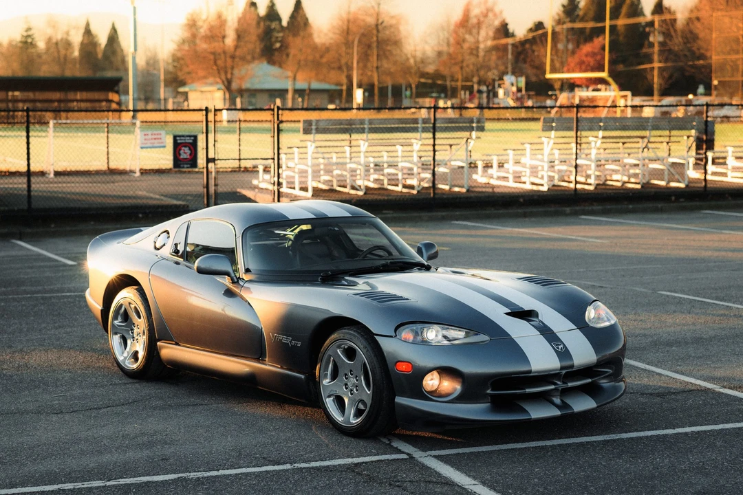 2000 Dodge Viper GTS 2nd Gen - Image 2 of 31