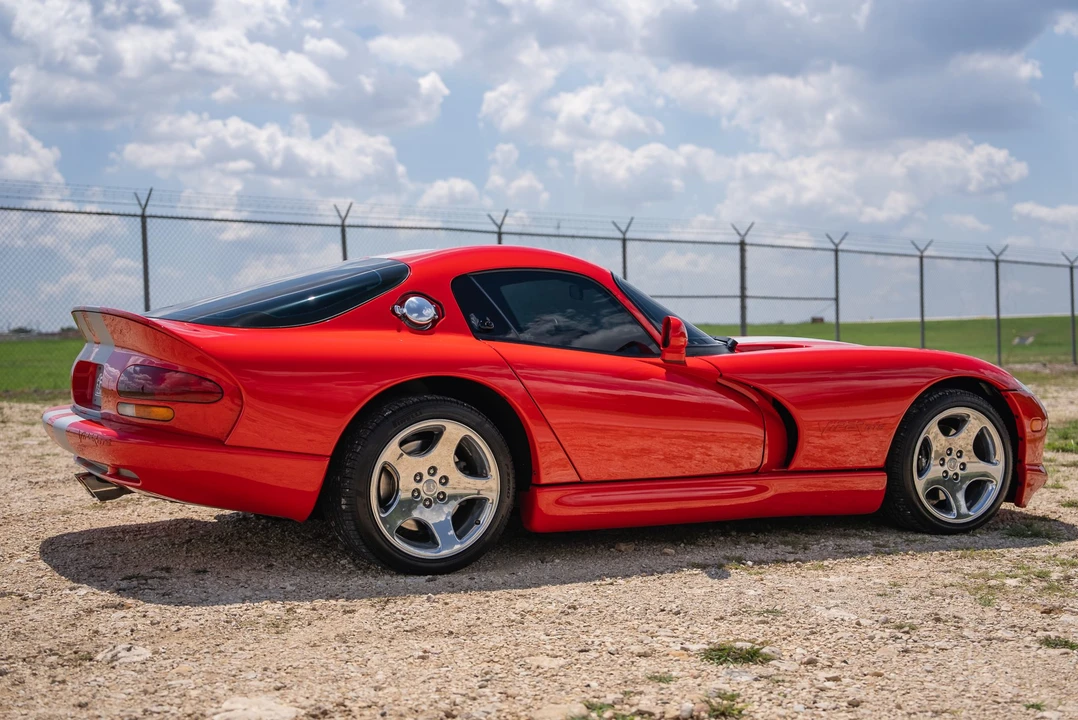 2001 Dodge Viper GTS 2nd Gen - Image 11 of 31