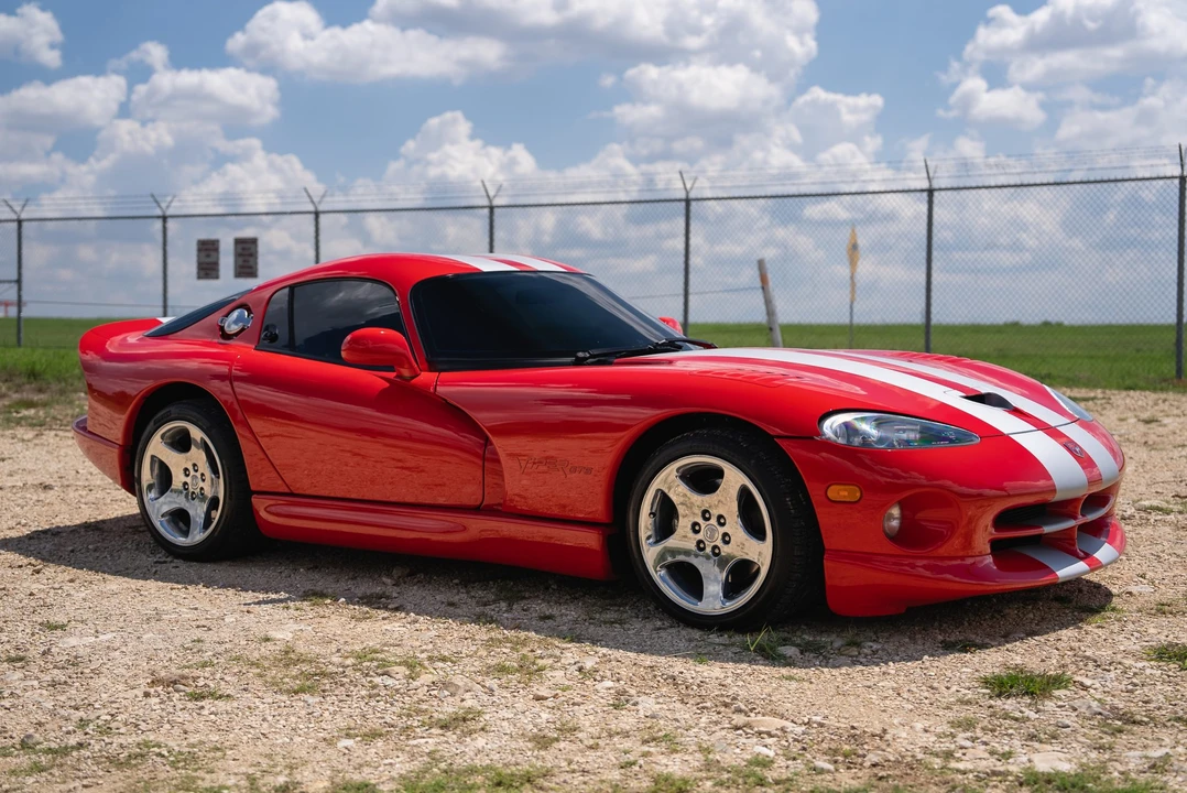 2001 Dodge Viper GTS 2nd Gen - Image 13 of 31