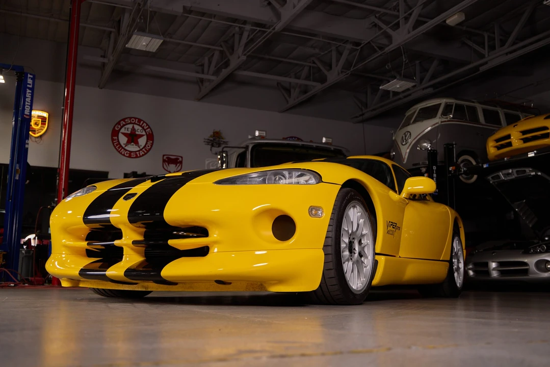 2001 Dodge Viper ACR 2nd Gen - Image 2 of 31