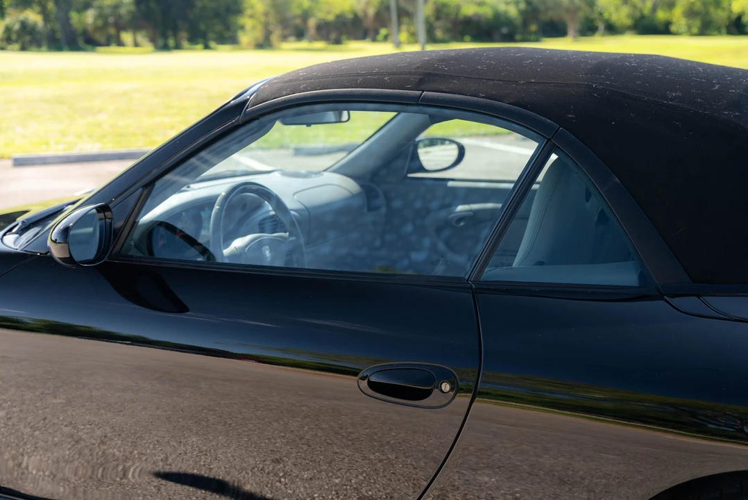 2001 Porsche 996 Carrera 4 - Image 27 of 31
