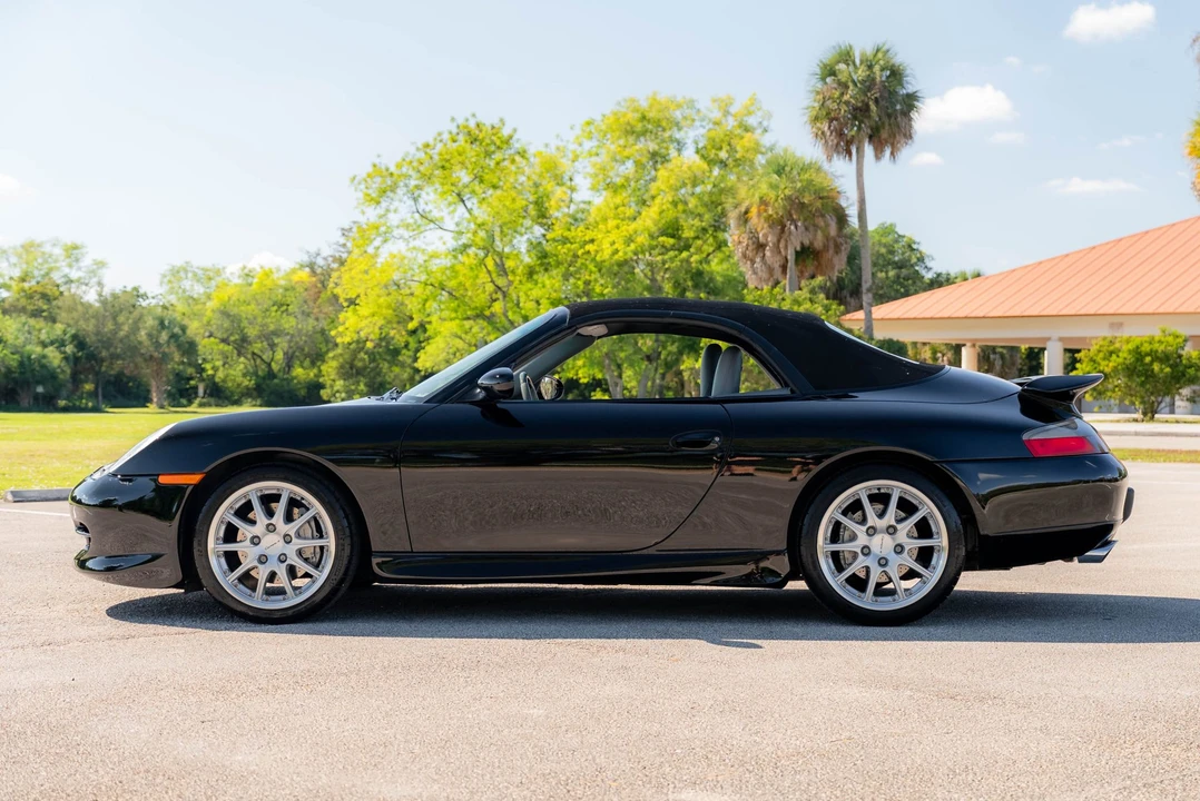 2001 Porsche 996 Carrera 4 - Image 14 of 31
