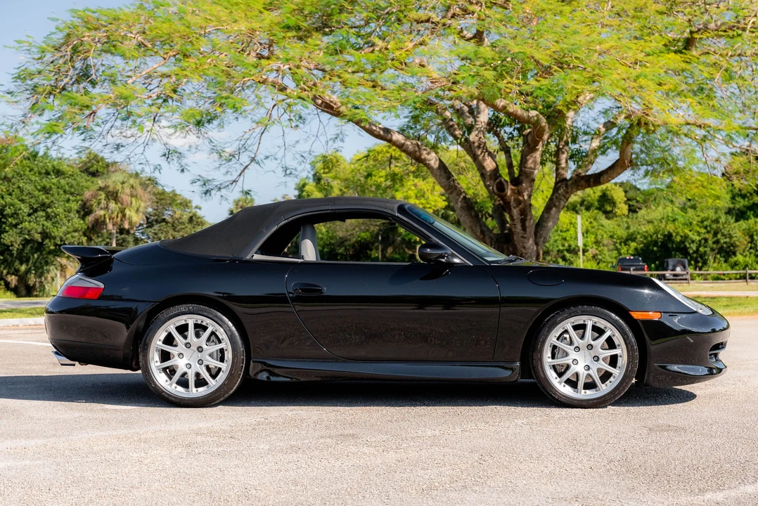 2001 Porsche 996 Carrera 4 - Image 15 of 31