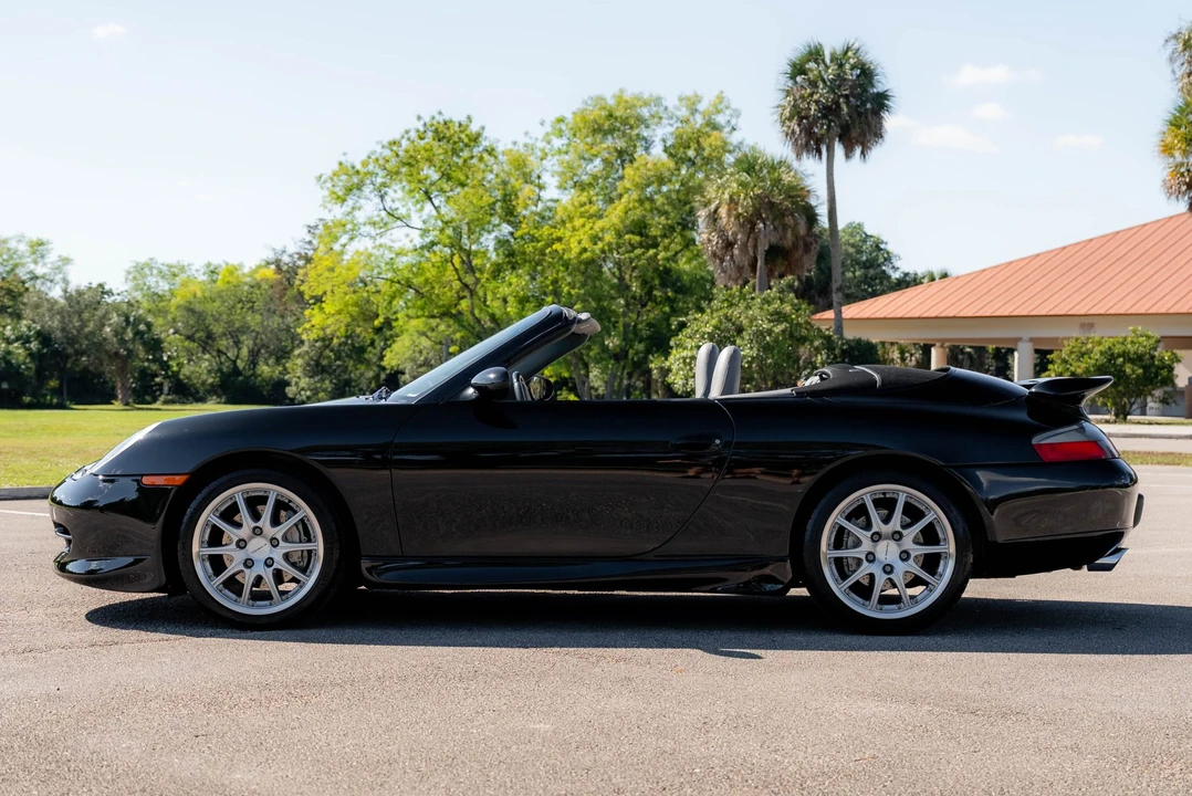 2001 Porsche 996 Carrera 4 - Image 13 of 31