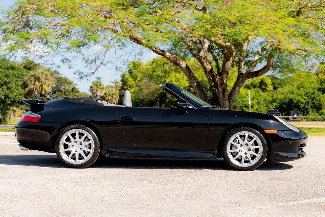 2001 Porsche 996 Carrera 4 - Image 8 of 31