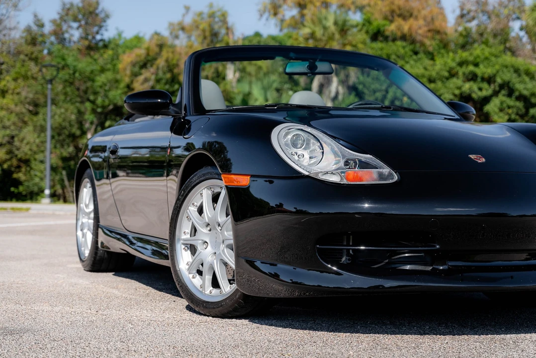 2001 Porsche 996 Carrera 4 - Image 16 of 31