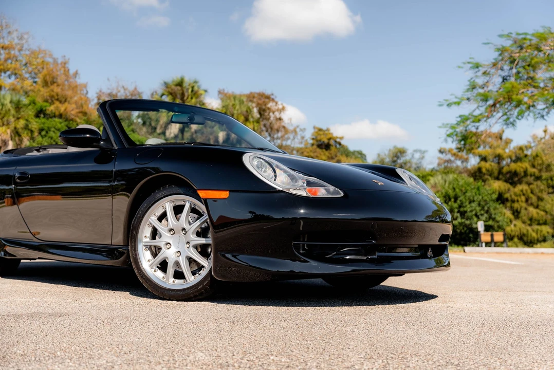 2001 Porsche 996 Carrera 4 - Image 18 of 31
