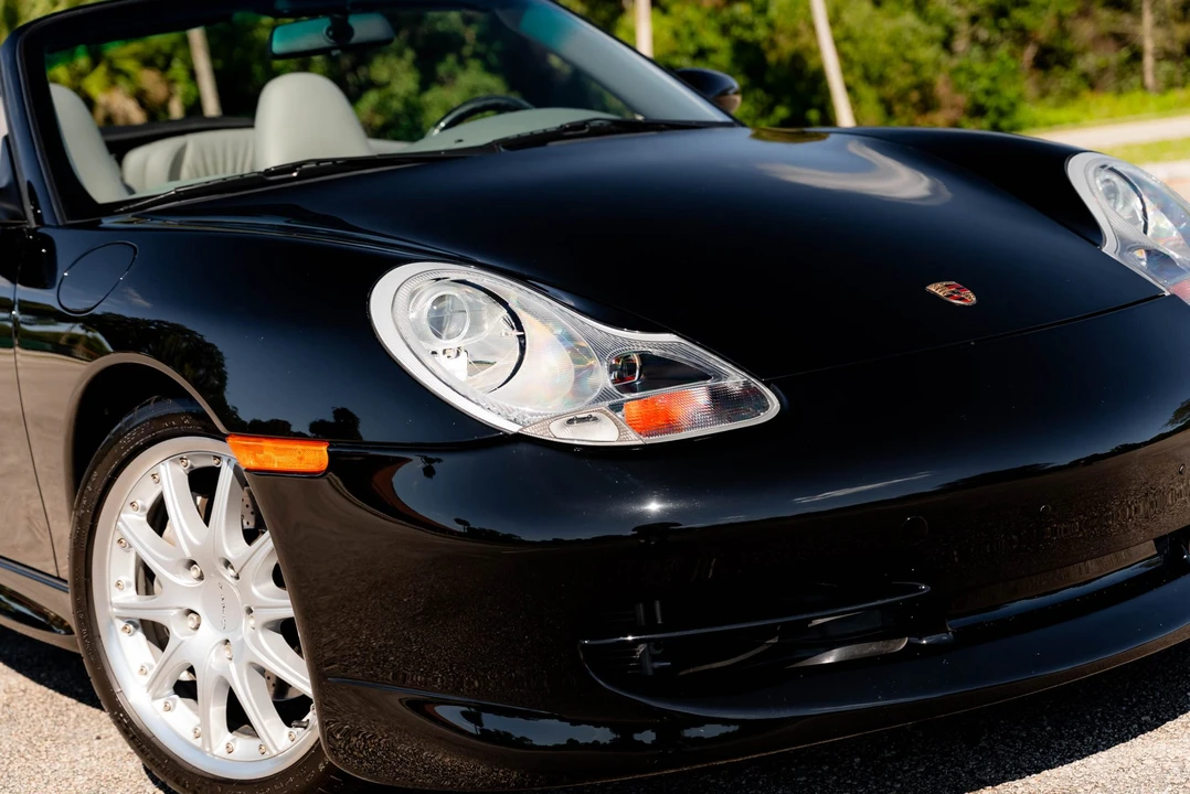 2001 Porsche 996 Carrera 4 - Image 17 of 31