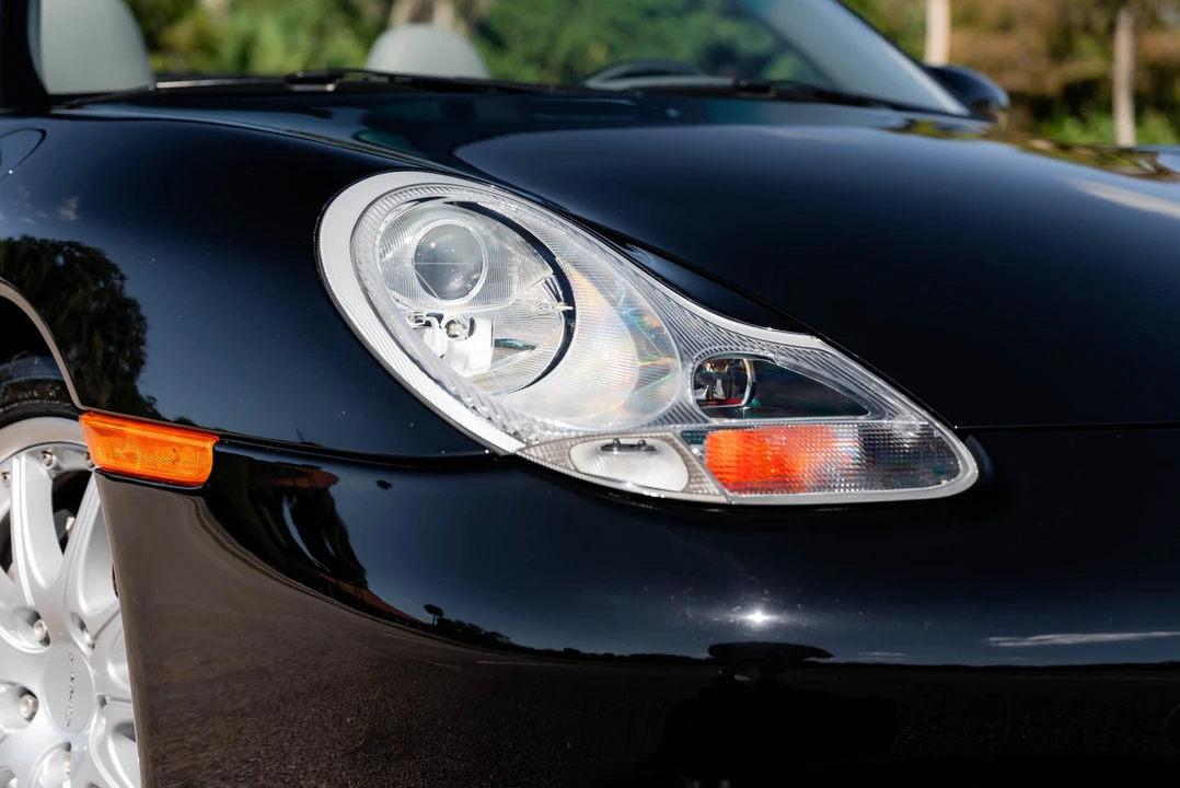 2001 Porsche 996 Carrera 4 - Image 22 of 31
