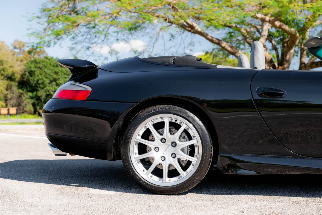 2001 Porsche 996 Carrera 4 - Image 19 of 31