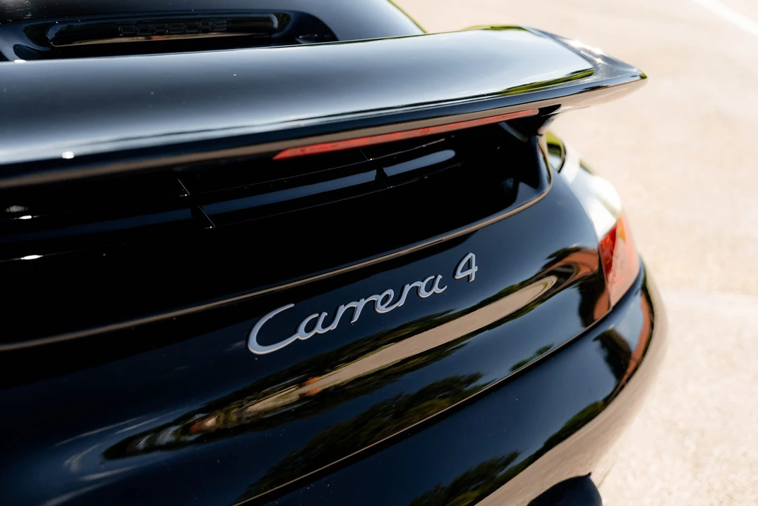 2001 Porsche 996 Carrera 4 - Image 26 of 31