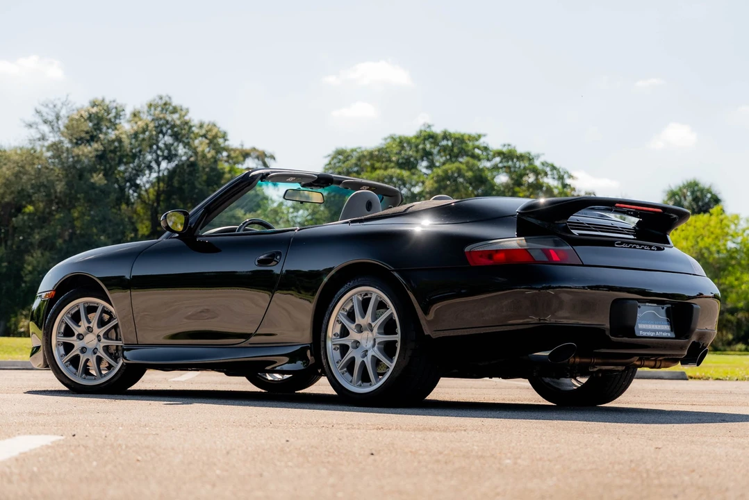 2001 Porsche 996 Carrera 4 - Image 11 of 31