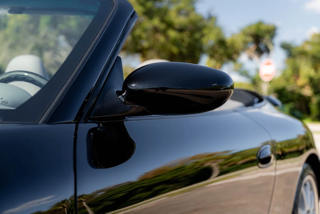 2001 Porsche 996 Carrera 4 - Image 25 of 31