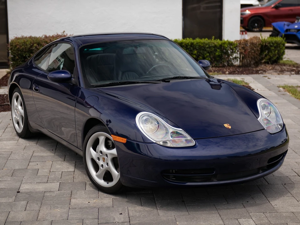 2001 Porsche 996 Carrera 4 - Image 11 of 31