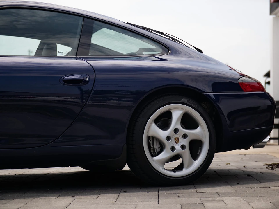 2001 Porsche 996 Carrera 4 - Image 14 of 31