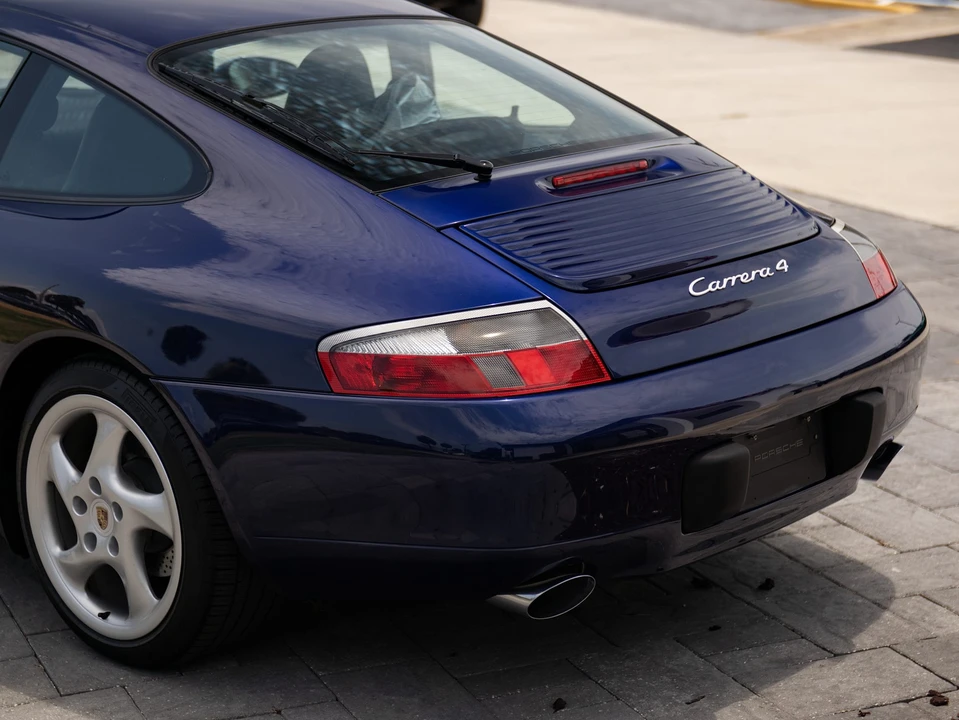 2001 Porsche 996 Carrera 4 - Image 19 of 31