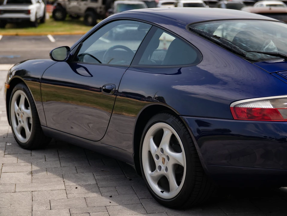 2001 Porsche 996 Carrera 4 - Image 25 of 31