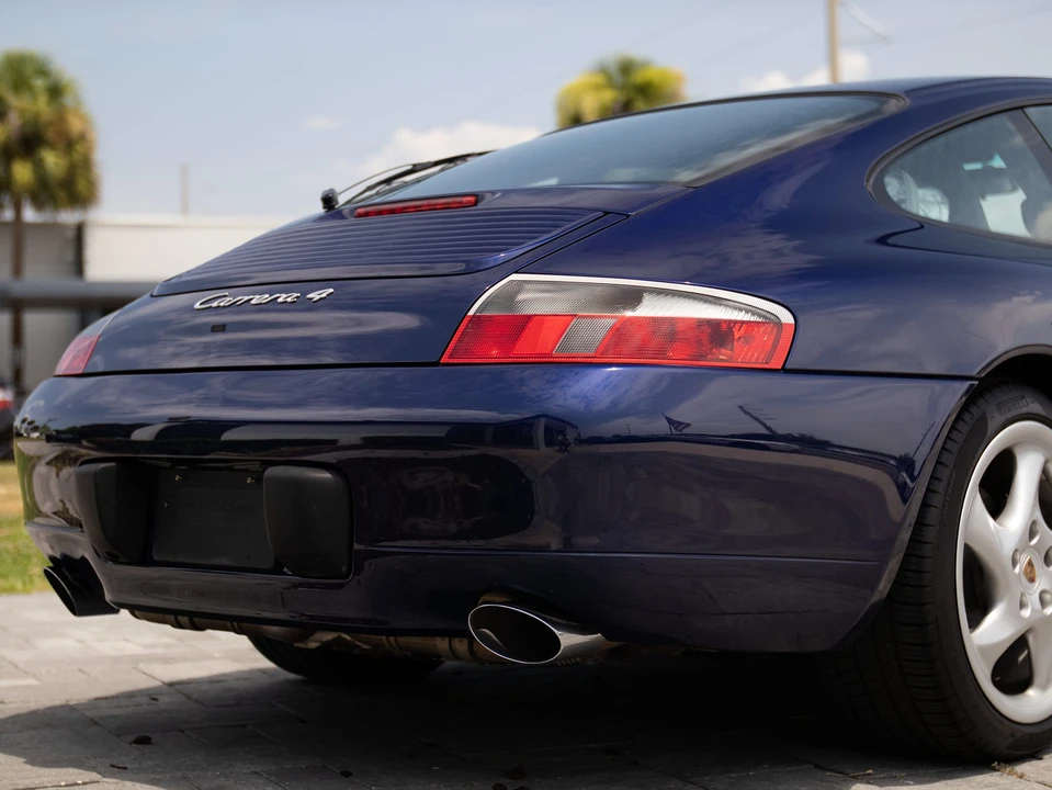 2001 Porsche 996 Carrera 4 - Image 22 of 31
