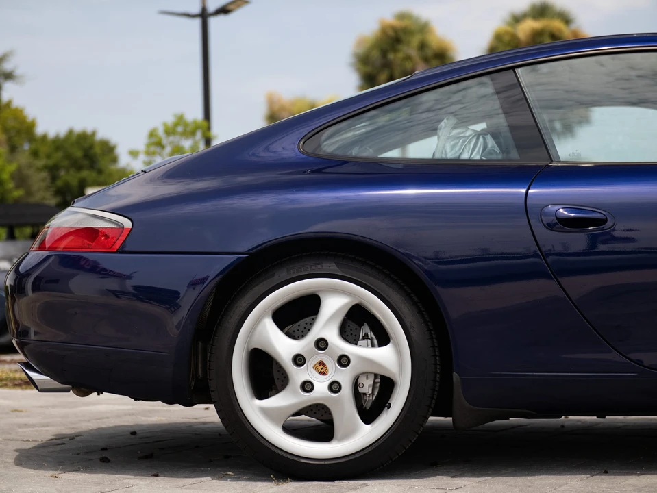 2001 Porsche 996 Carrera 4 - Image 15 of 31