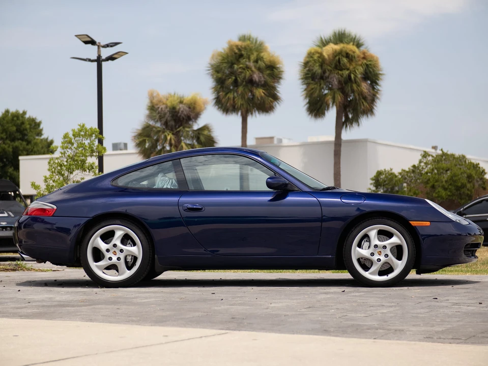 2001 Porsche 996 Carrera 4 - Image 7 of 31