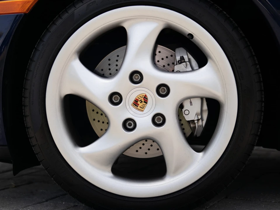 2001 Porsche 996 Carrera 4 - Image 28 of 31