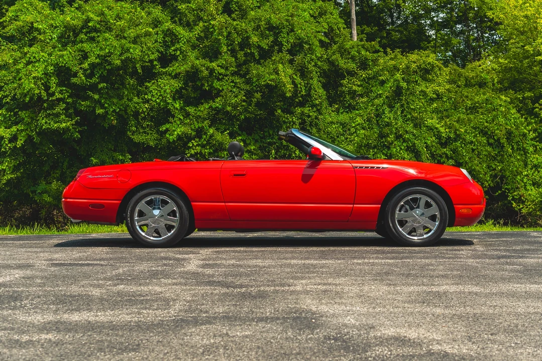 2002 Ford Thunderbird 11th Gen - Image 25 of 31