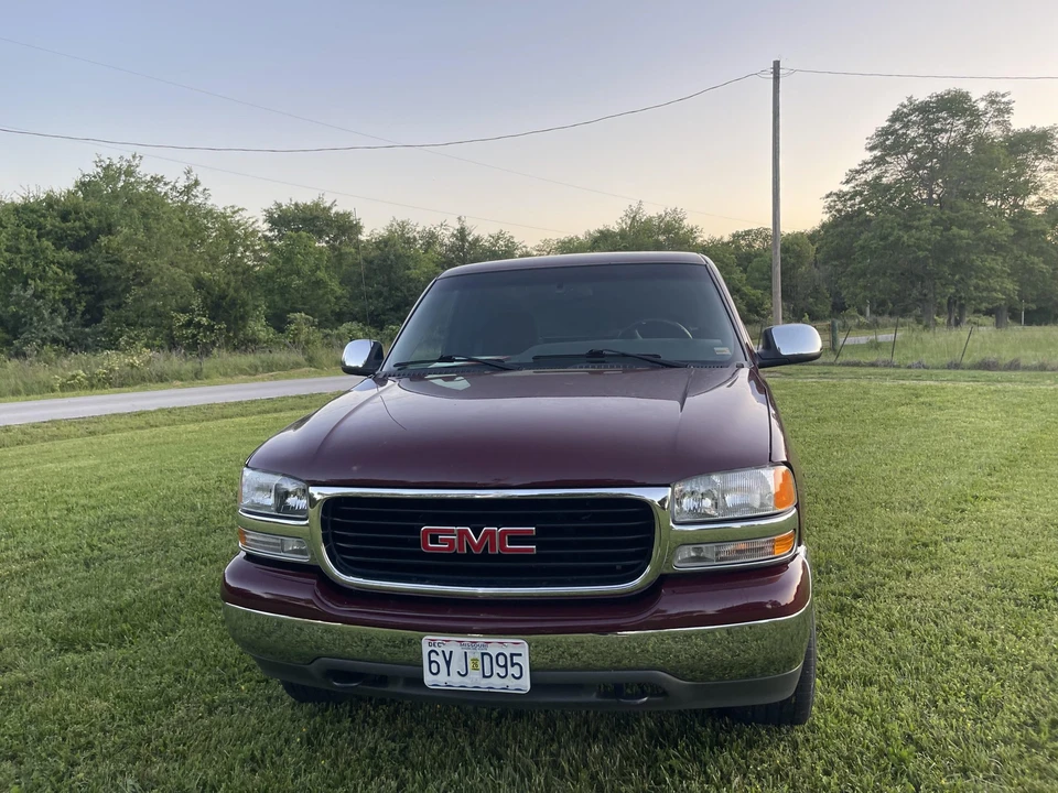 2002 GMC Sierra 2nd Gen - Image 3 of 31