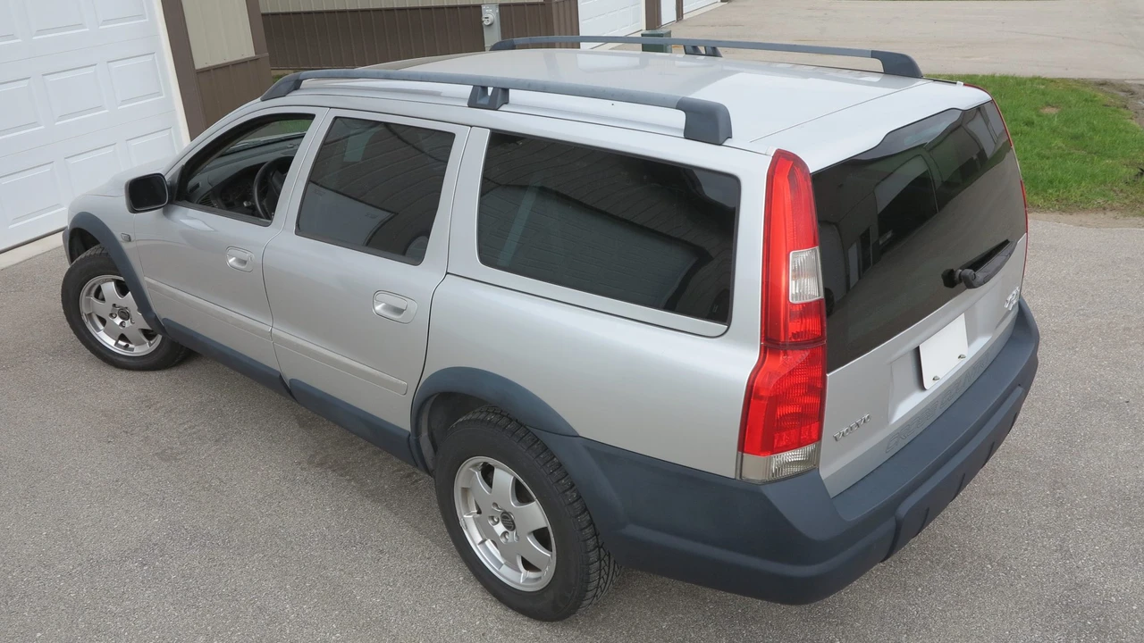 2003 Volvo V70 XC/XC70 2nd Gen - Image 8 of 31