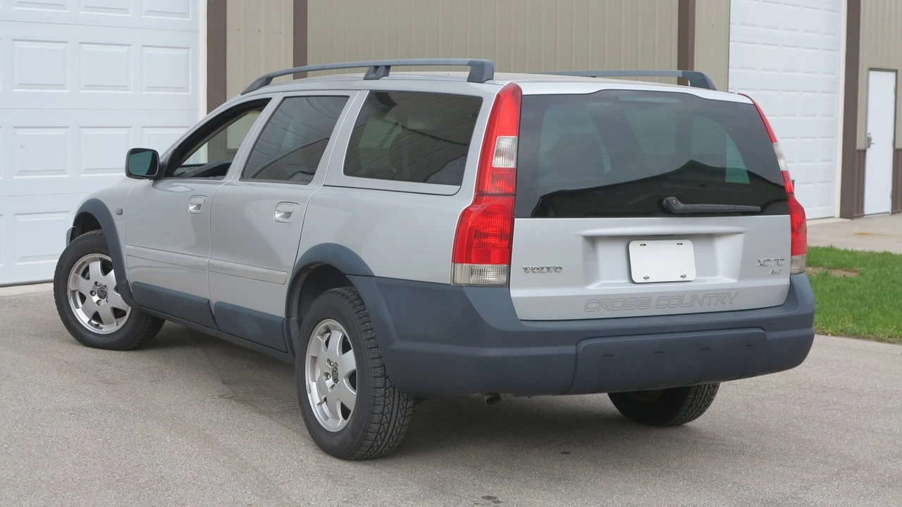 2003 Volvo V70 XC/XC70 2nd Gen - Image 9 of 31