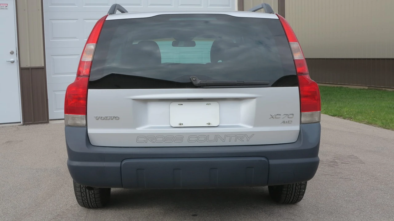 2003 Volvo V70 XC/XC70 2nd Gen - Image 10 of 31