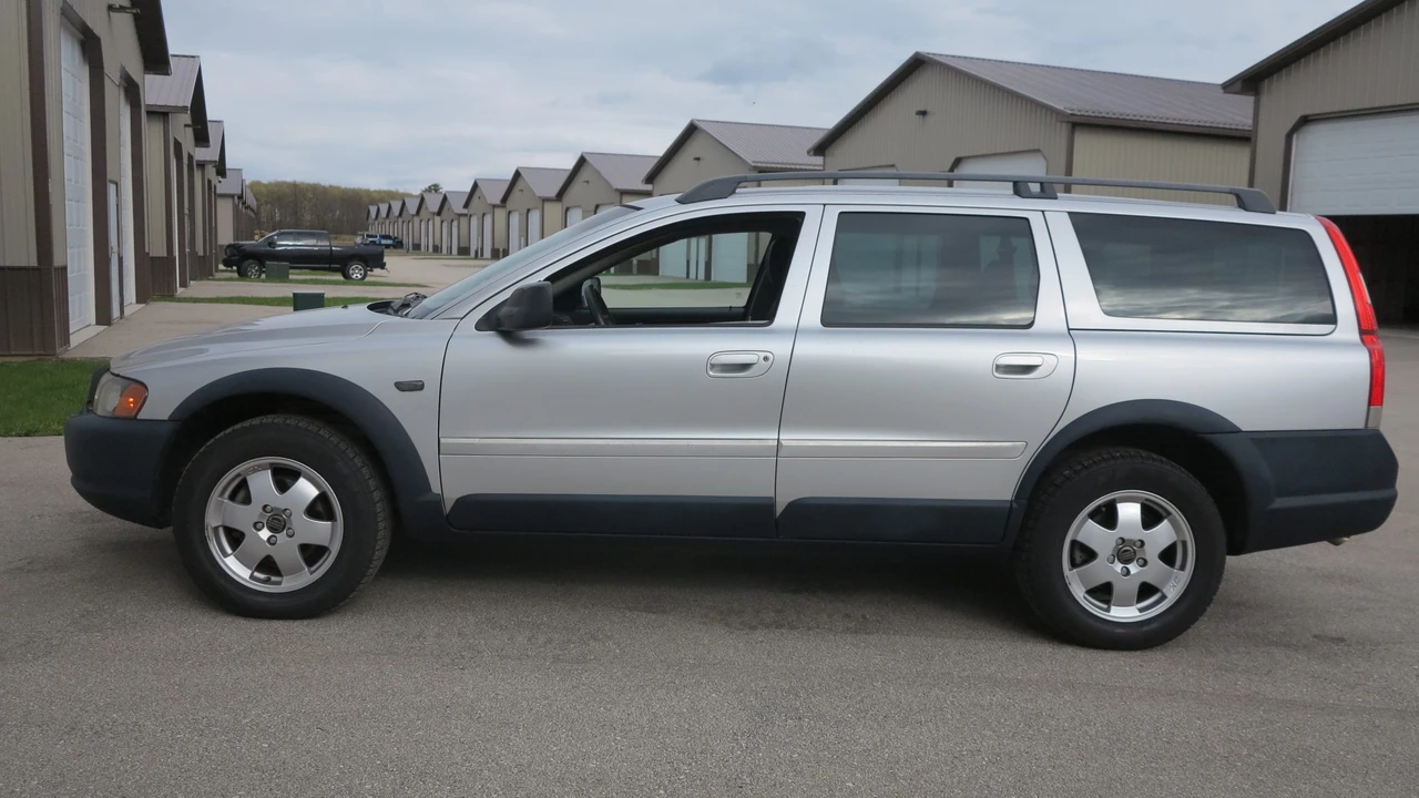 2003 Volvo V70 XC/XC70 2nd Gen - Image 7 of 31