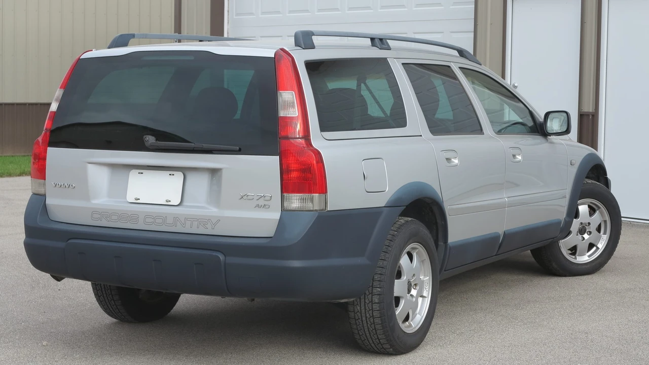 2003 Volvo V70 XC/XC70 2nd Gen - Image 11 of 31