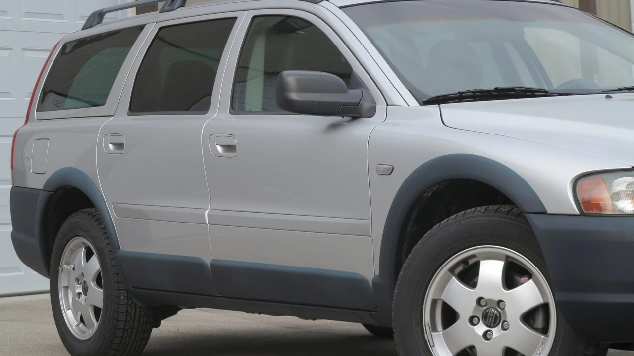 2003 Volvo V70 XC/XC70 2nd Gen - Image 14 of 31