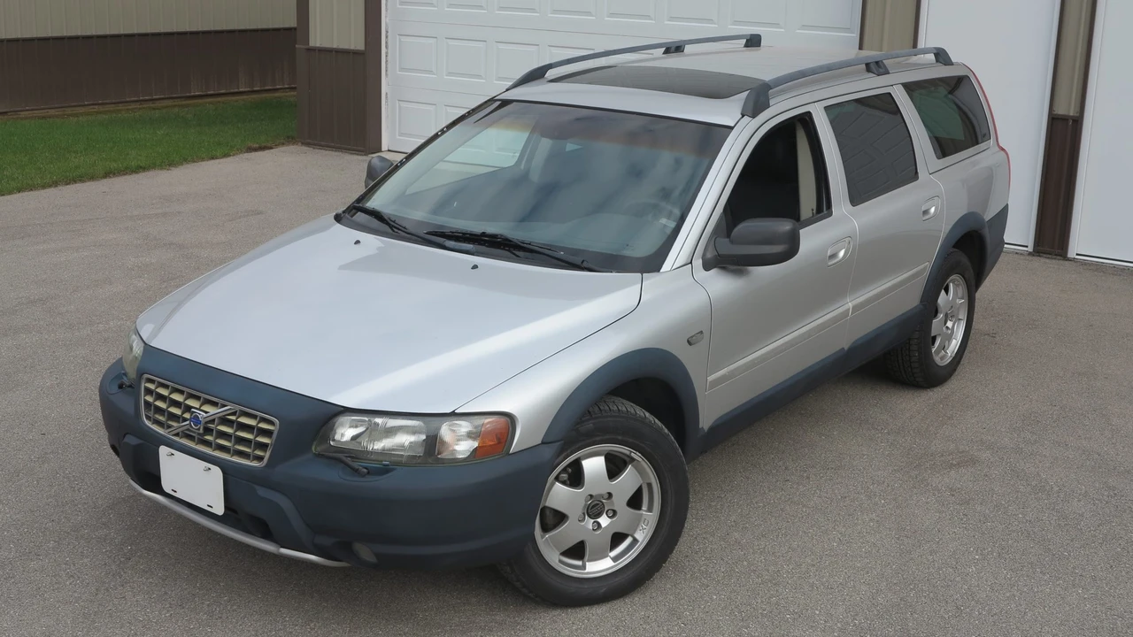 2003 Volvo V70 XC/XC70 2nd Gen - Image 5 of 31