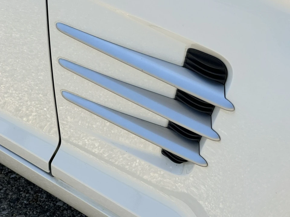 2004 Chrysler Crossfire - Image 28 of 31