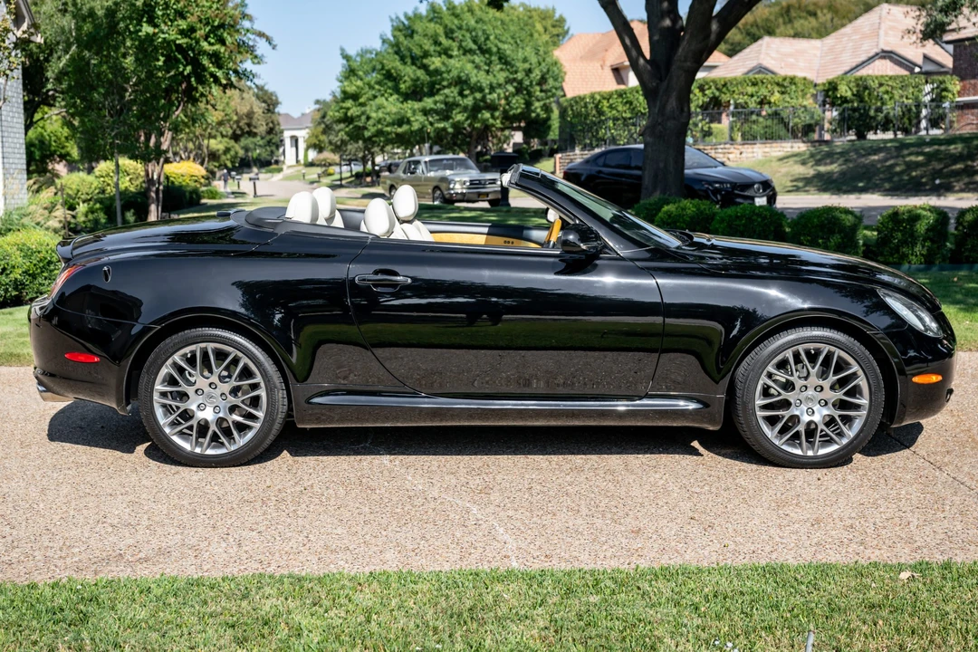 2004 Lexus SC430 - Image 2 of 31