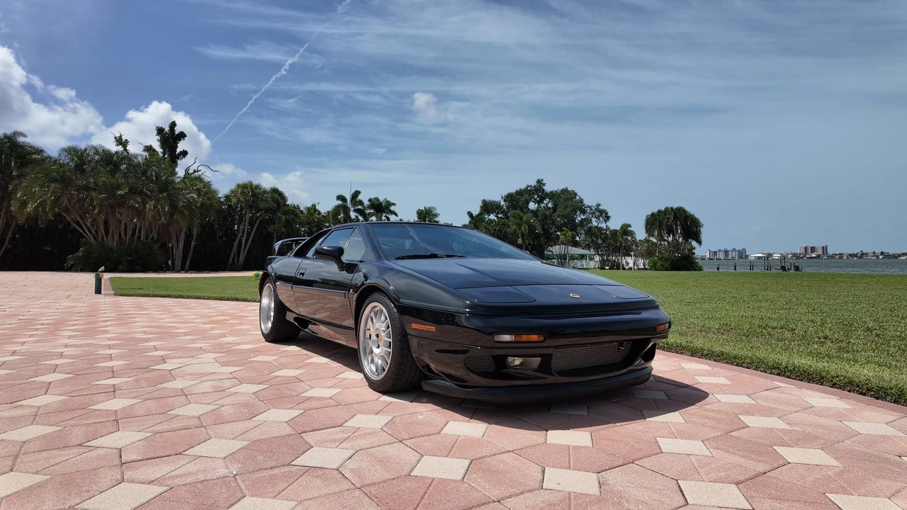 2004 Lotus Esprit V8 - Image 2 of 31