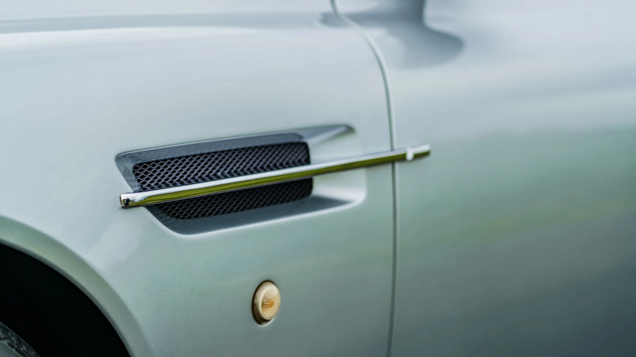 2005 Aston Martin DB9 - Image 29 of 31