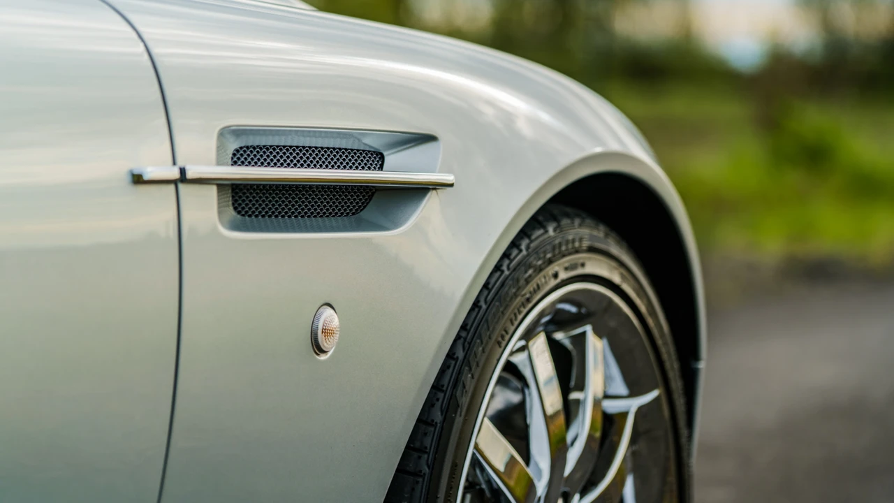 2005 Aston Martin DB9 - Image 24 of 31