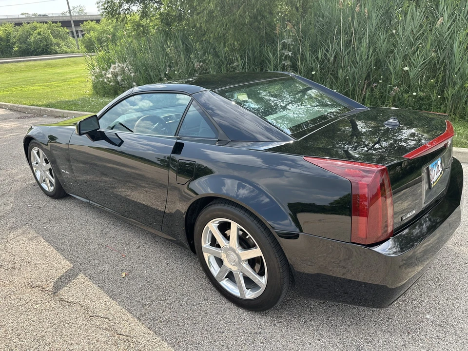 2005 Cadillac XLR - Image 12 of 31