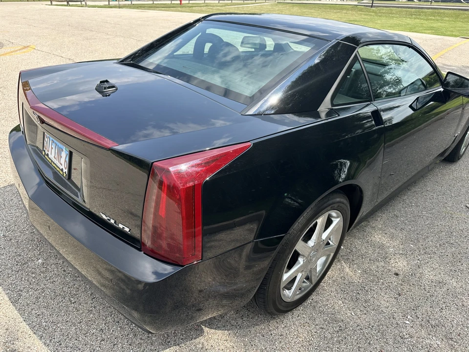 2005 Cadillac XLR - Image 14 of 31