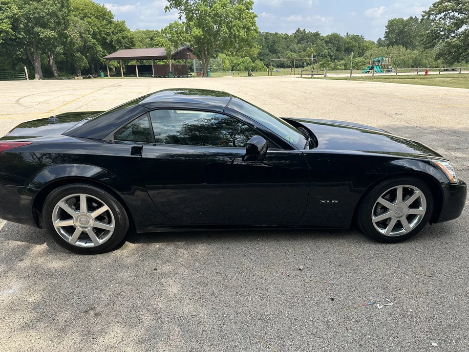 2005 Cadillac XLR - Image 7 of 31