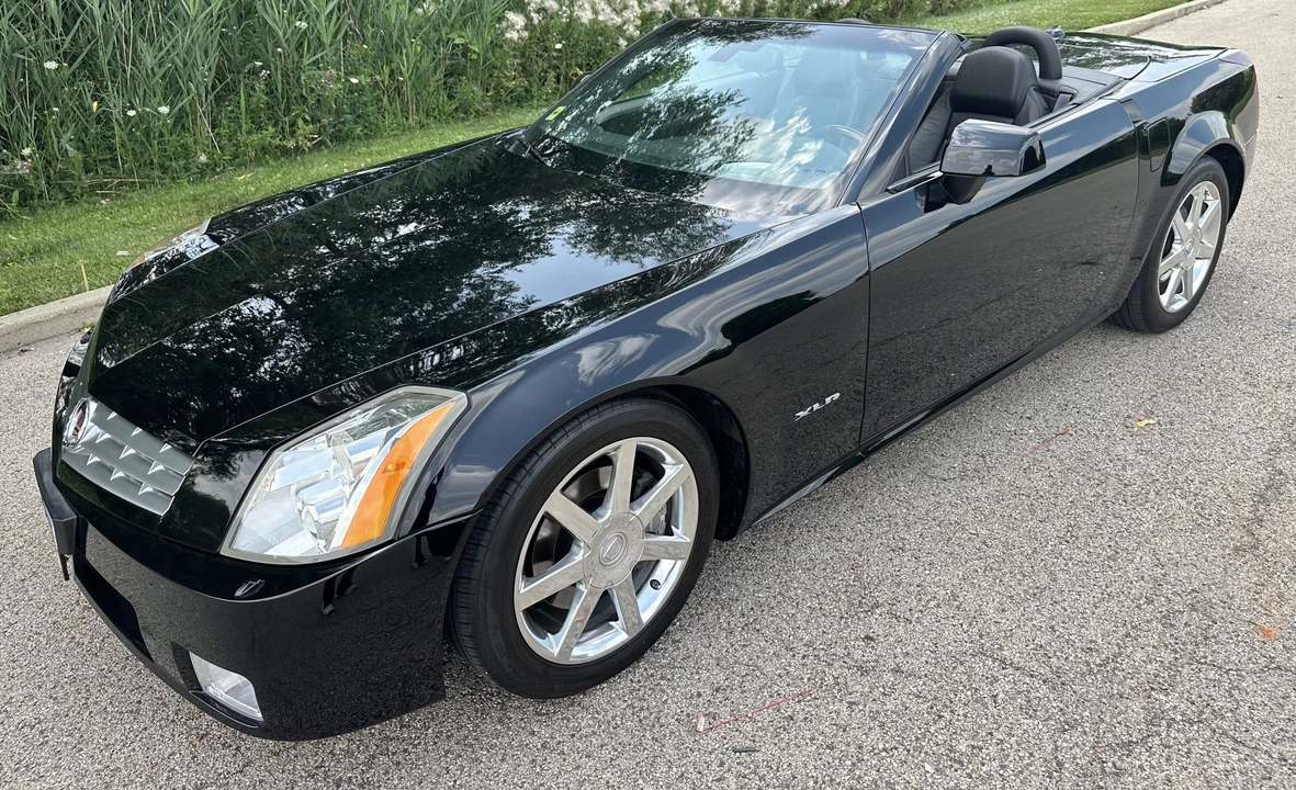 2005 Cadillac XLR - Image 2 of 31