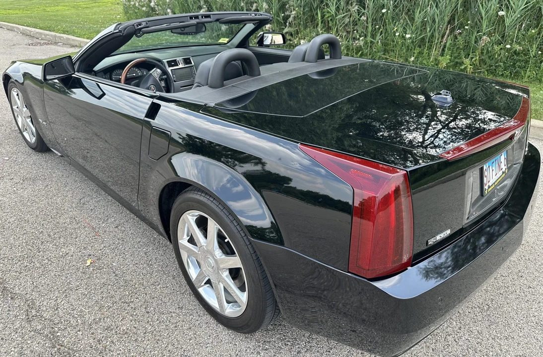 2005 Cadillac XLR - Image 11 of 31