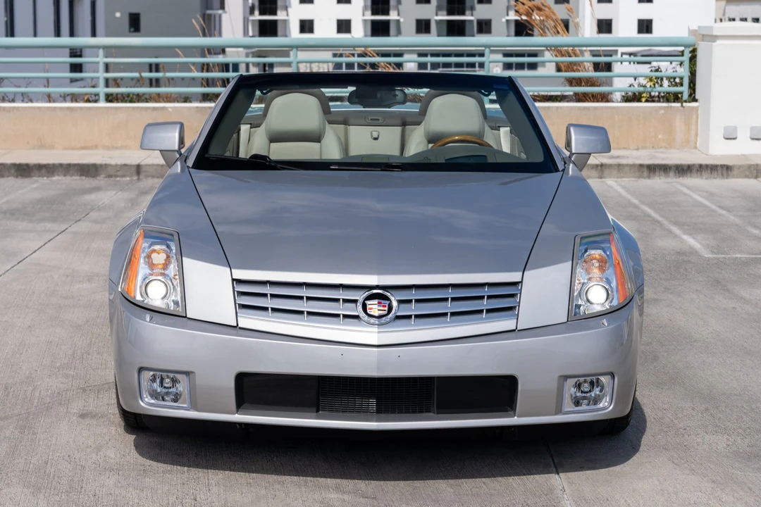 2005 Cadillac XLR - Image 2 of 31