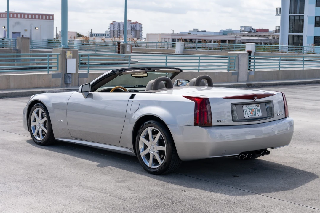 2005 Cadillac XLR - Image 3 of 31