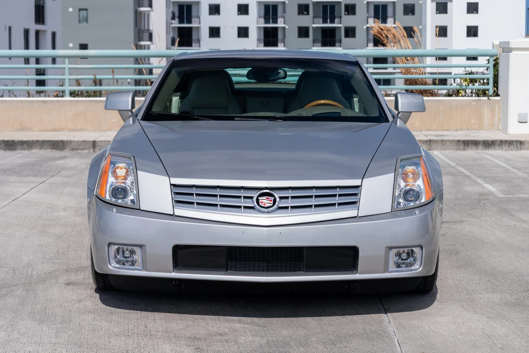 2005 Cadillac XLR - Image 8 of 31