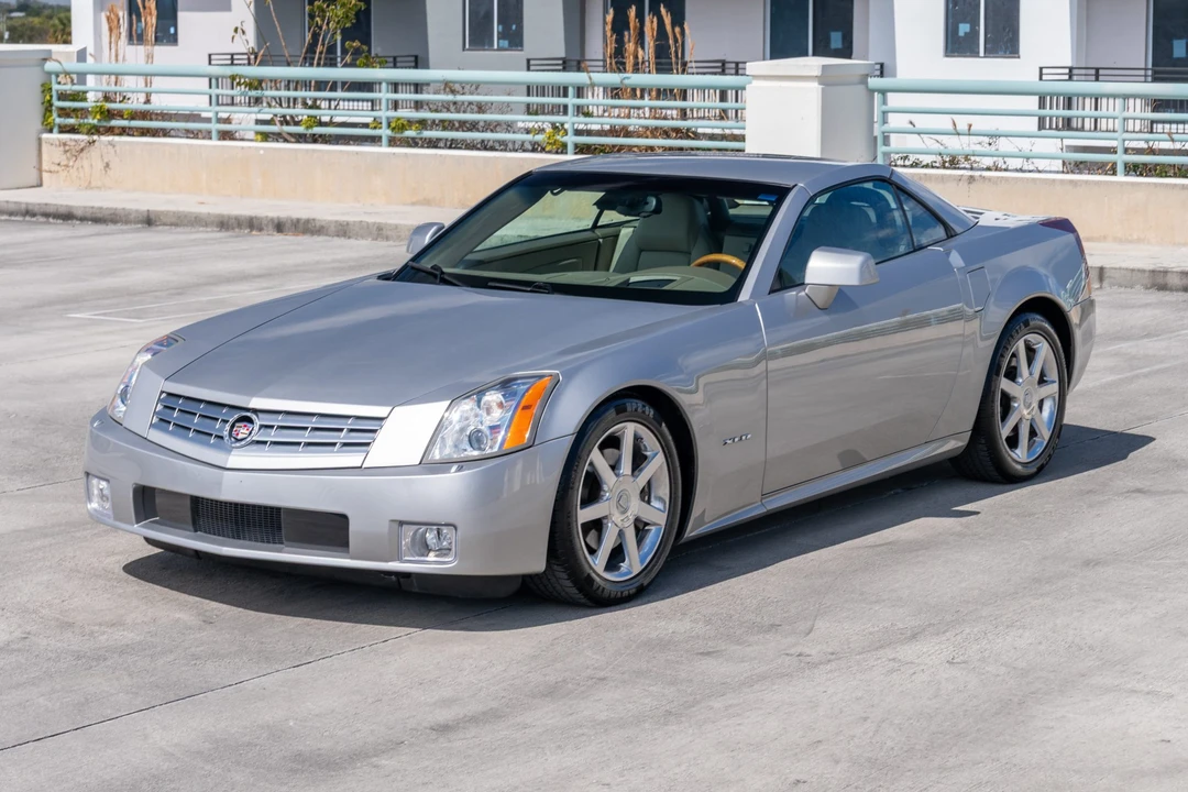 2005 Cadillac XLR - Image 9 of 31