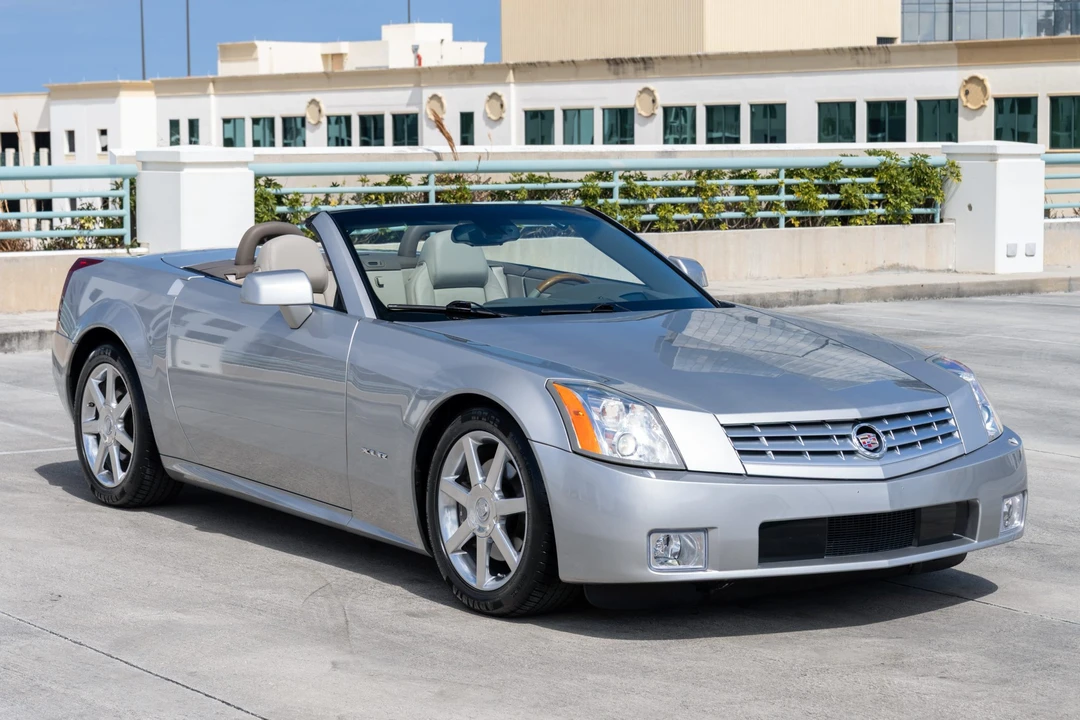 2005 Cadillac XLR - Image 7 of 31